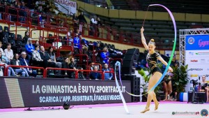 fabriano taglietti alice un nastro sfe01554 copia simone ferraro ph copia